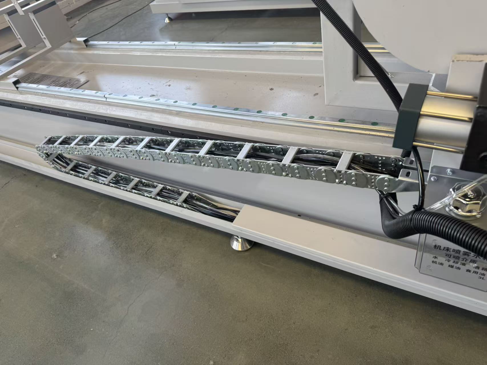 Dalubhasa ang LBL sa paggawa ng high-precision na door-and-window processing machinery