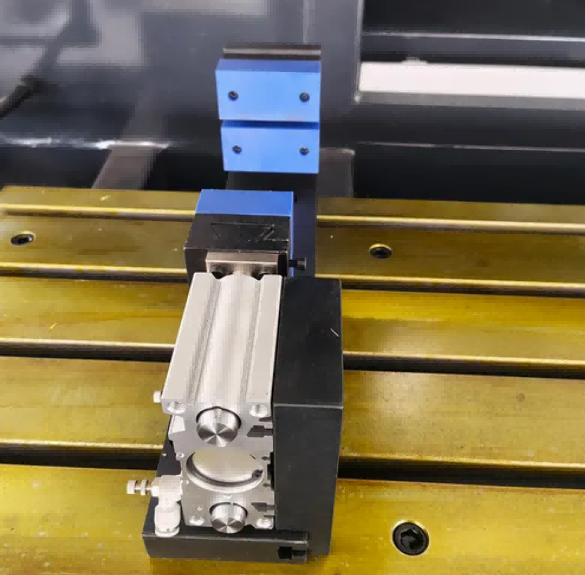 4M CNC Machining Center na may Automatic Tool Changer (ATC)