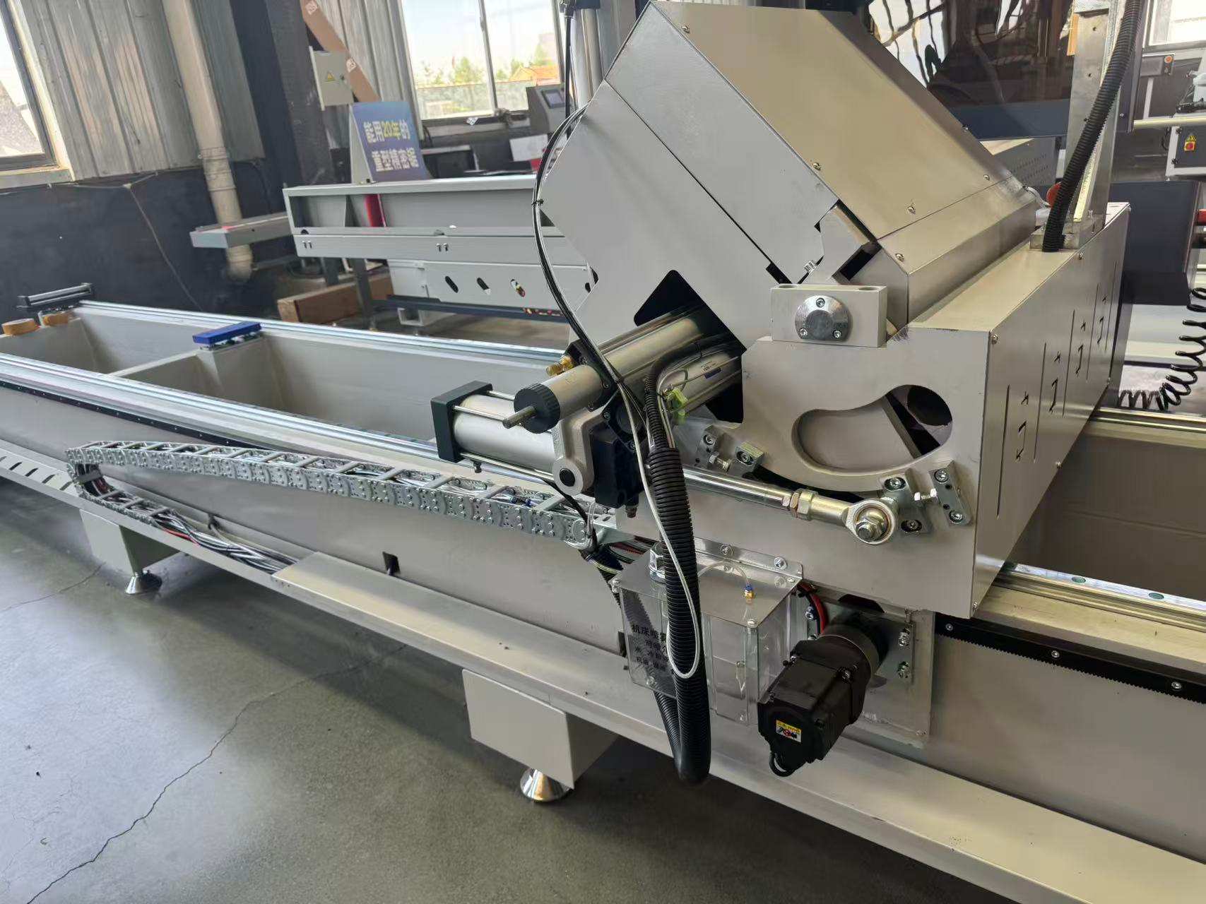550 CNC External Pivot Precision Mitre Saw, 45°/90