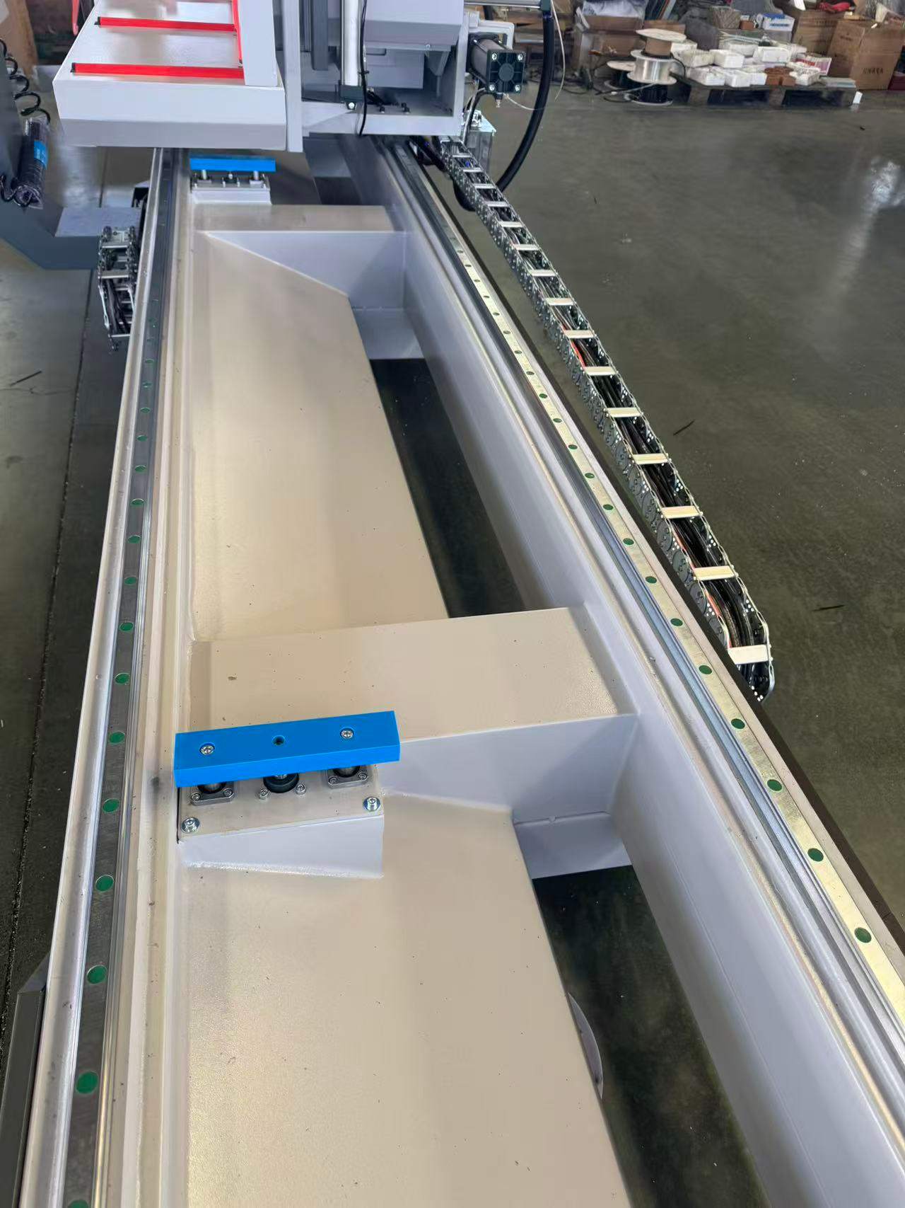550 CNC High-Accuracy Internal Swivel Saw (45°/90°)