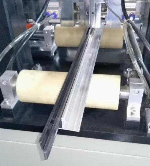 Dual-Motor Aluminum Profile Thermal Break Inserting Machine