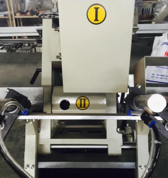 ertical Pneumatic PVC Water Slot Milling Machine para sa UPVC Window Profile
