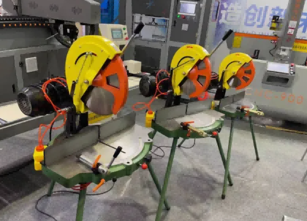Industrial-grade single-head manual cutting saw