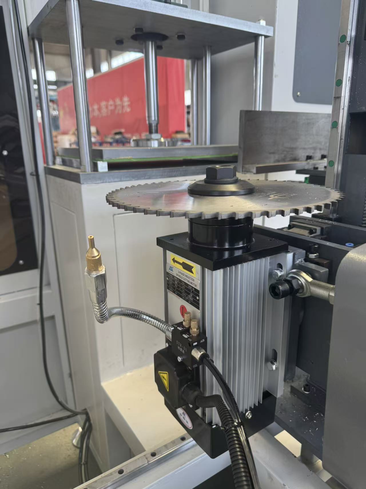 Multi-Angle 3+2 Axis CNC End Miller para sa Irregular Aluminum Mullion Profile